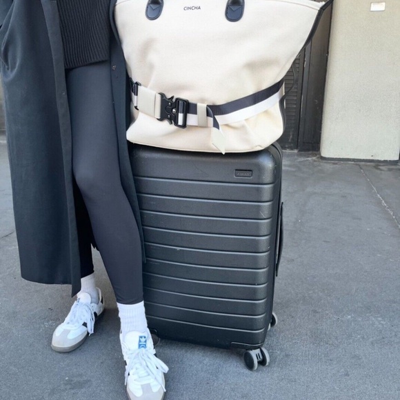 Cincha Travel Belts - Tux (Black/Ivory) - New - Great with your Away or Béis! - Picture 4 of 8